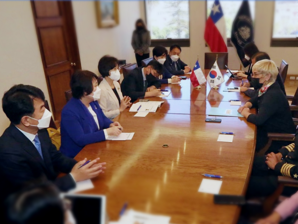 Imagen de la nota Senadora Luz Ebensperger valoró encuentro con delegación parlamentaria de Corea del Sur