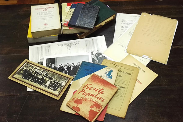 Libros y folletos sobre historia política