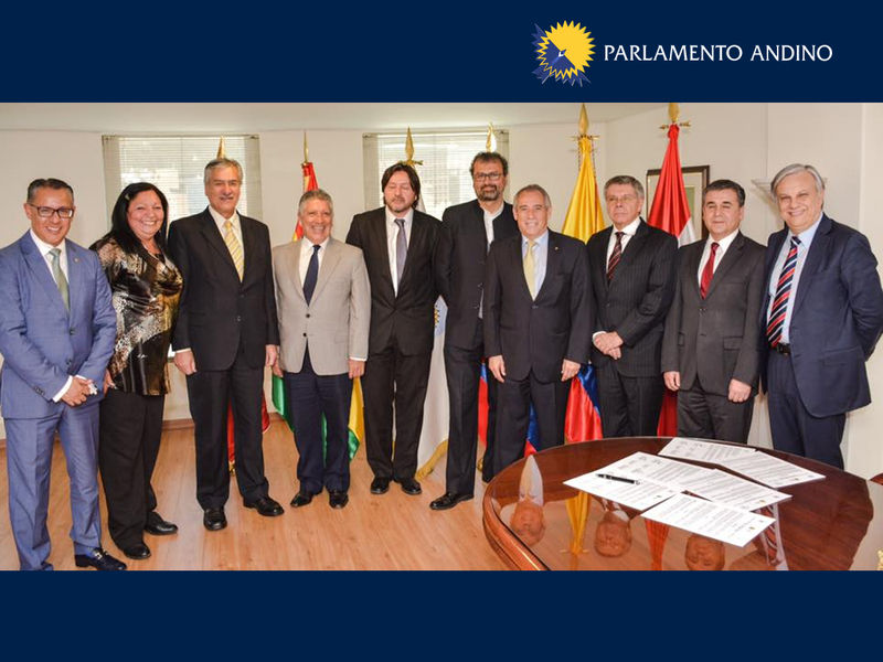 Parlamento Andino suscribió convenio con la Biblioteca del Congreso Nacional